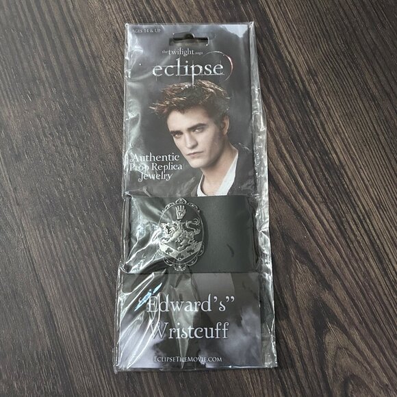NWT NECA Twilight Eclipse Edward Wristcuff - Picture 2 of 6